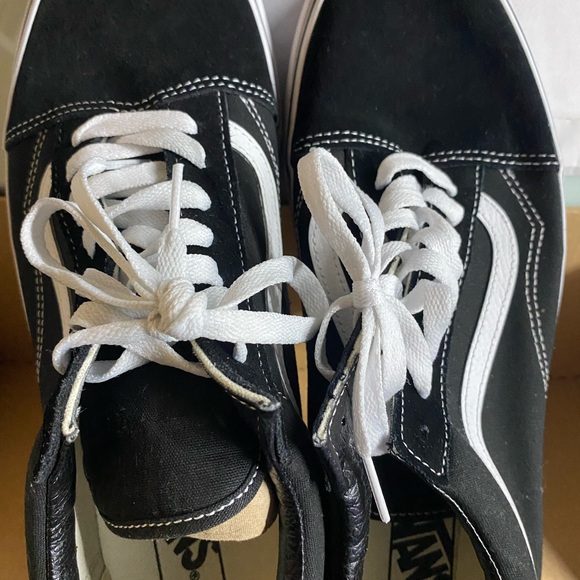Vans Black and White Sneakers Classic Style Men’s - Picture 4 of 10